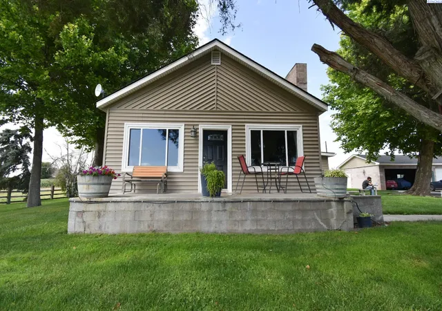 3rd image of 2060 Cemetery Rd, Sunnyside, WA 98944 | MLS# 290428
