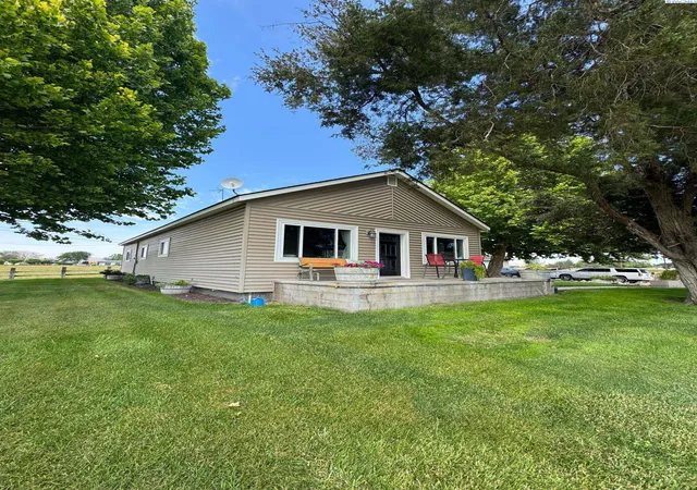 4th image of 2060 Cemetery Rd, Sunnyside, WA 98944 | MLS# 290428