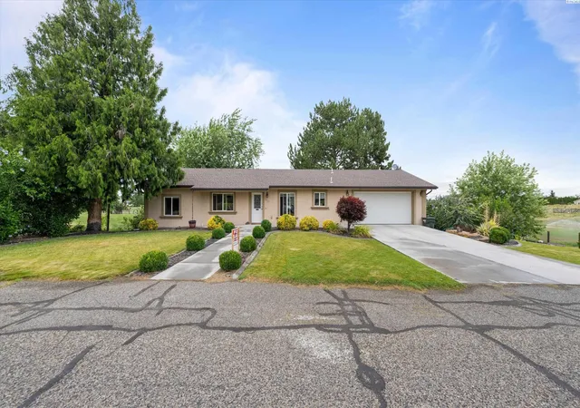 Homes for sale in Pasco, WA | 4911 W Livingston Rd, Pasco, WA 99301 | MLS# 294239
