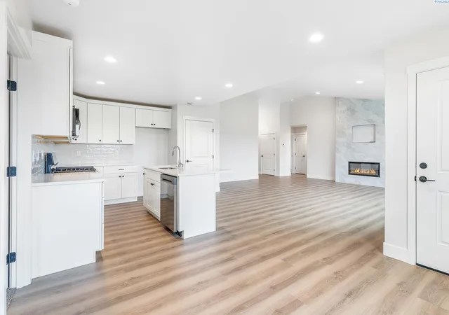 Photo 2 of Single family home for sale at 6507 W 28th Avenue, Kennewick, WA 99338 | MLS# 294333 | Listing updated on 2026-09-14