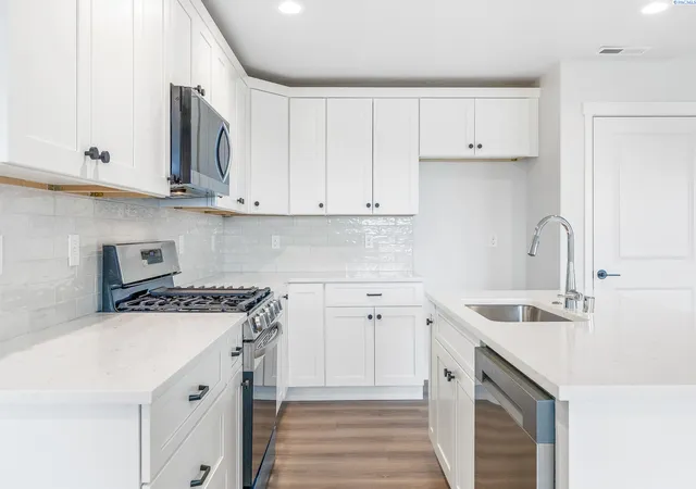 Photo 3 of Single family home for sale at 6507 W 28th Avenue, Kennewick, WA 99338 | MLS# 294333 | Listing updated on 2026-09-14