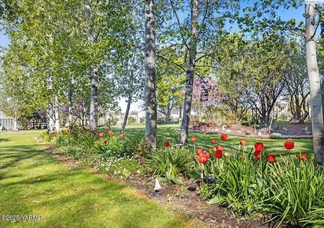 Homes for sale in Grandview, WA | 10401 N 1739 Pr Nw Rd, Grandview, WA 98930 | MLS# 290455