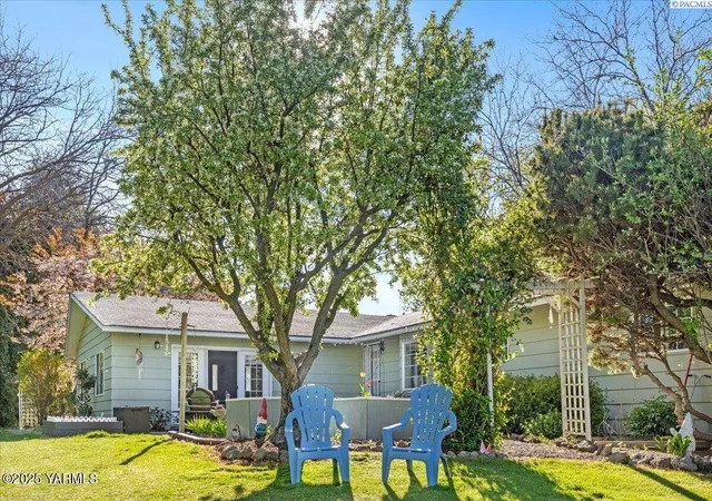 Homes for sale in Grandview, WA | 10401 N 1739 Pr Nw Rd, Grandview, WA 98930 | MLS# 290455
