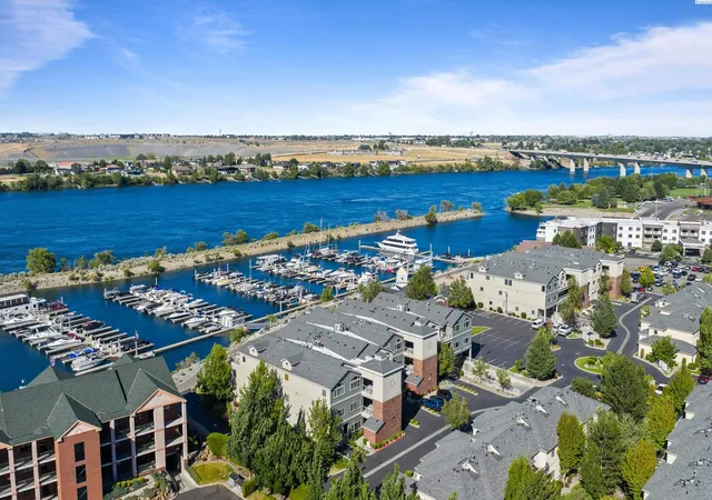 2nd image of 334 Columbia Point Dr Unit 301, Richland, WA 99352 | MLS# 293997