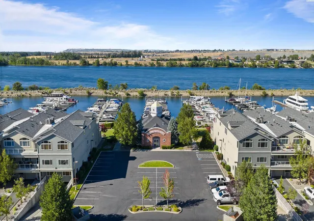 2nd image of 334 Columbia Pt Dr Unit 301, Richland, WA 99352