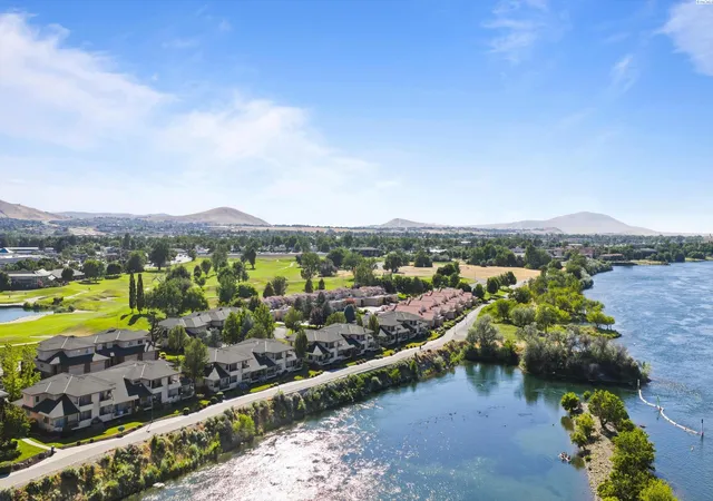 4th image of 334 Columbia Pt Dr Unit 301, Richland, WA 99352