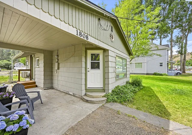 Homes for sale in Colfax, WA | 1808 N Cedar St, Colfax, WA 99111 | MLS# 294318