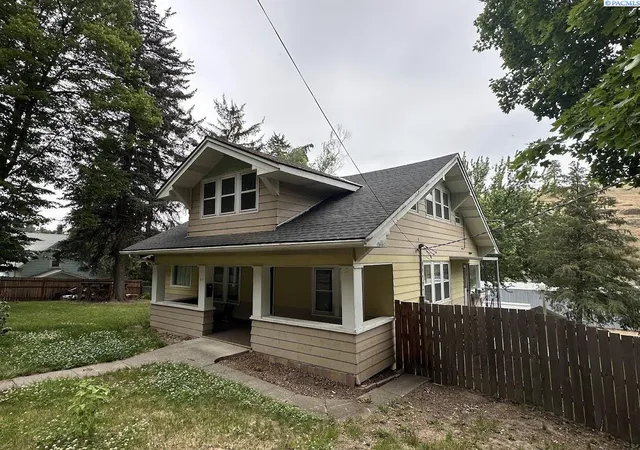 Homes for sale in Colfax, WA | 419 E Upper A St, Colfax, WA 99111 | MLS# 294217
