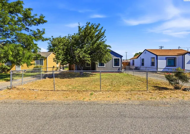Homes for sale in Benton City, WA | 908 Chris Ave, Benton City, WA 99320 | MLS# 294377