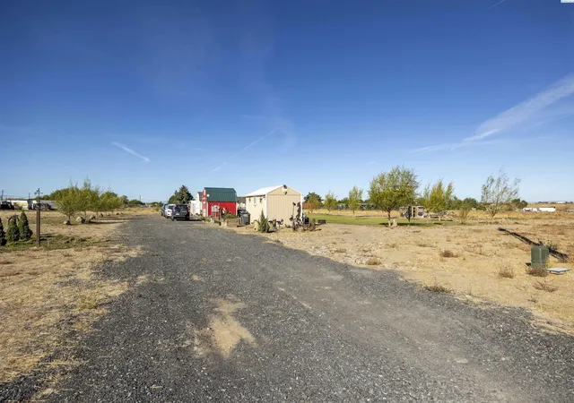 Homes for sale in Moses Lake, WA | 7814 Ne Road D7, Moses Lake, WA 98837 | MLS# 288054