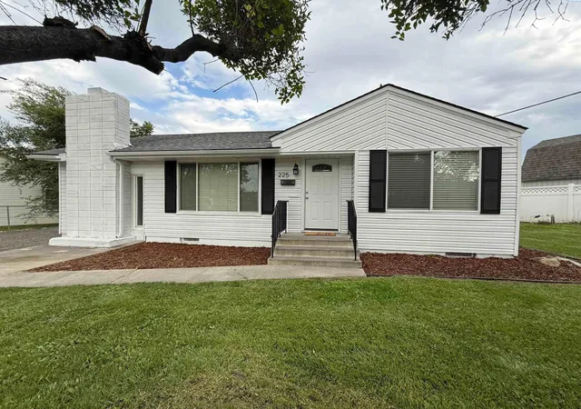 1st image of 225 S Waverly St, Kennewick, WA 99336 | MLS# 294556