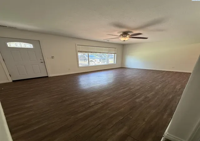 4th image of 225 S Waverly St, Kennewick, WA 99336 | MLS# 294556