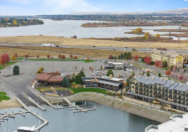 4th image of 386 Columbia Pt Dr, Richland, WA 99352