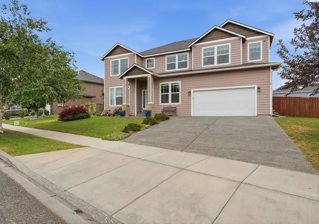 Homes for sale in Kennewick, WA | 2104 S Sheppard St, Kennewick, WA 99338 | MLS# 293304