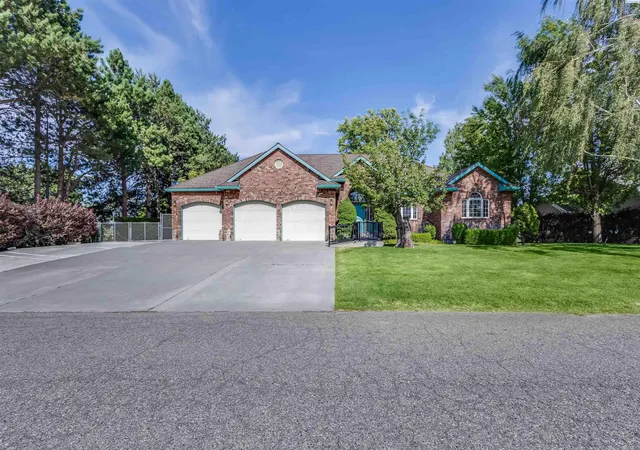 Homes for sale in Kennewick, WA | 1125 S Tranquility Prse, Kennewick, WA 99338 | MLS# 294441