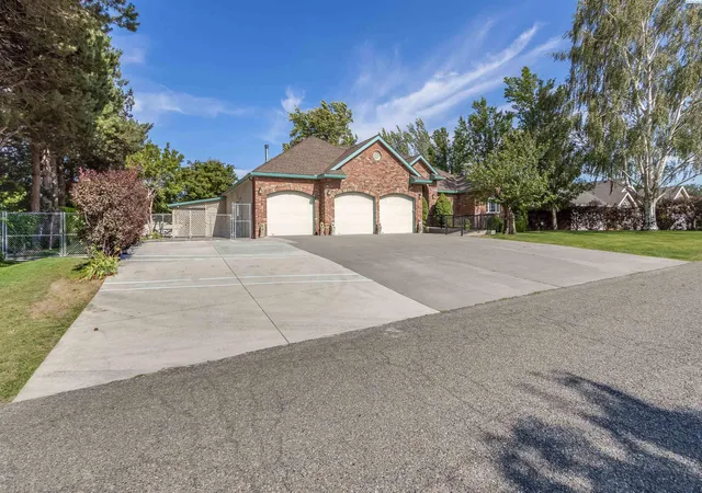 Homes for sale in Kennewick, WA | 1125 S Tranquility Prse, Kennewick, WA 99338 | MLS# 294441