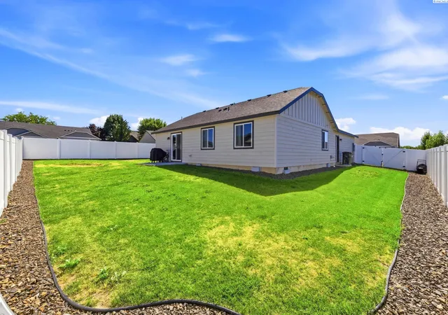 23rd image of 121 Bitters Loop, Grandview, WA 98930 | MLS# 294587
