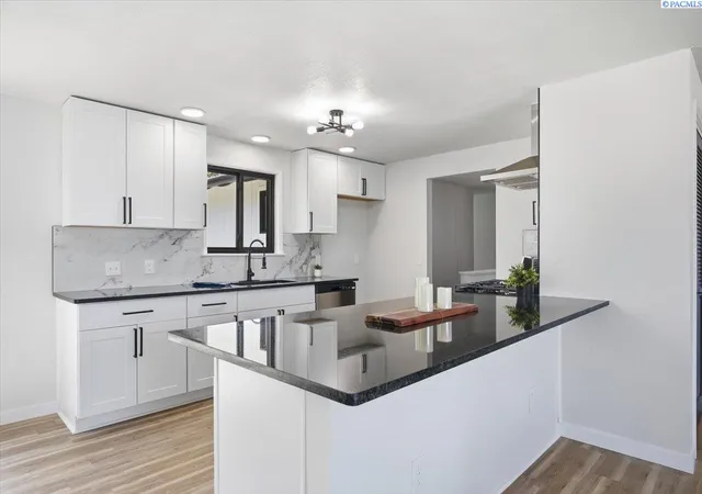 Photo 4 of Sale Pending at 2421 W Grand Ronde Pl, Kennewick, WA 99336 | MLS# 295001 | Listing updated on 2026-09-18
