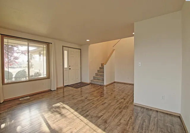 2nd image of 4003 Dartmoor Ln, Pasco, WA 99301 | MLS# 293909