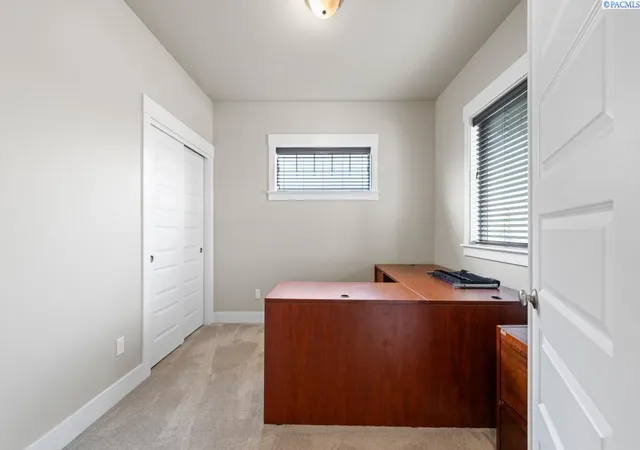 Photo 4 of Single family home for sale at 6947 W 33rd Place, Kennewick, WA 99338 | MLS# 295563 | Listing updated on 2026-09-17