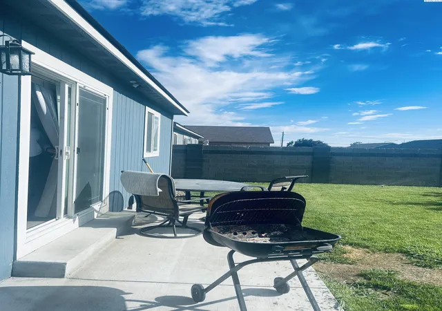 3rd image of 1621 Ayshire St, Sunnyside, WA 98944 | MLS# 294428