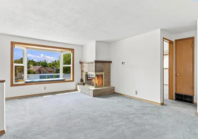 Photo 2 of Single family home for sale at 3003 W 4th Ave, Kennewick, WA 99336 | MLS# 295870 | Listing updated on 2026-09-15