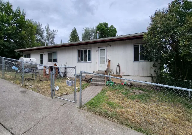Homes for sale in Pullman, WA | 1335 37 Ne Hillside Dr, Pullman, WA 99163 | MLS# 294168