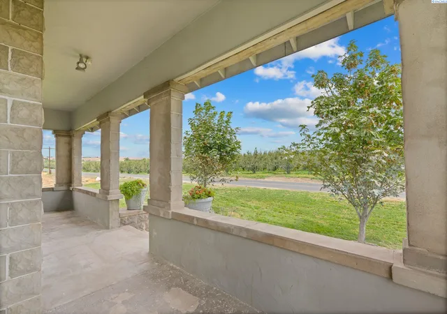 Homes for sale in Zillah, WA | 650 White Rd, Zillah, WA 98953 | MLS# 292740