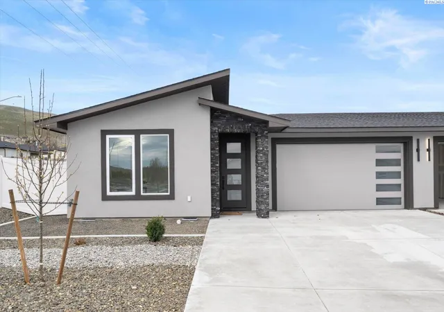 1st image of 1102 Fairhaven Loop, Richland, WA 99352 | MLS# 291365