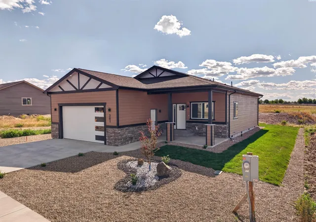 Homes for sale in Sunnyside, WA | 301 Hogan St, Sunnyside, WA 98944 | MLS# 293863
