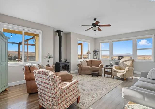 2nd image of 41213 S Clodfelter Rd, Kennewick, WA 99338 | MLS# 293297