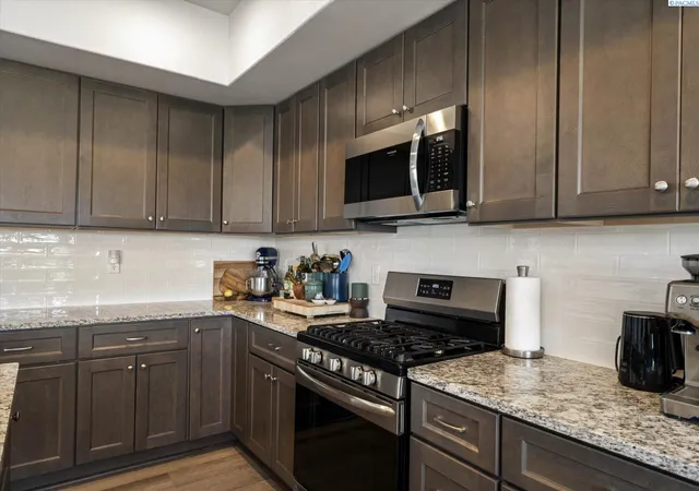 Photo 4 of Single family home for sale at 5611 W 32nd Avenue, Kennewick, WA 99338 | MLS# 290612 | Listing updated on 2026-09-17