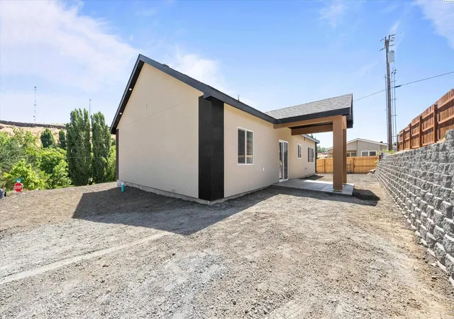 4th image of 210 Caldona Ave, Mesa, WA 99343 | MLS# 291667