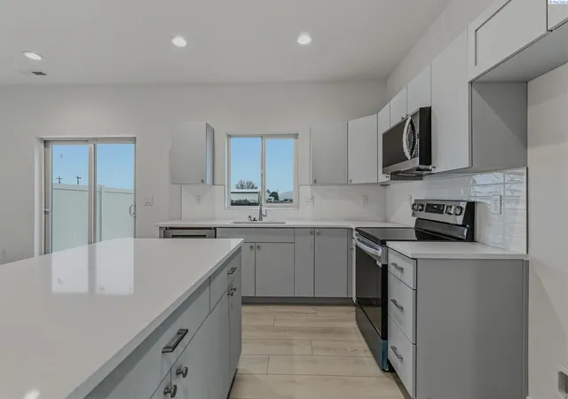 Photo 1 of Townhouse for sale at 7536 Grapevine Ct, West Richland, WA 99353 | MLS# 295653 | Listing updated on 2026-09-17