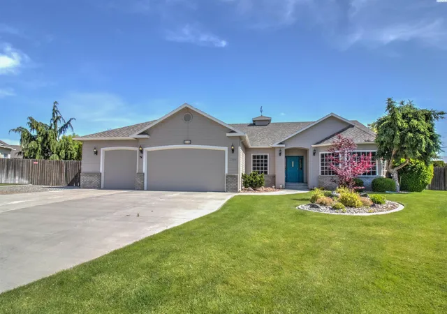 Photo 1 of Single family home for sale at 2806 W 38th Court, Kennewick, WA 99337 | MLS# 293233 | Listing updated on 2026-09-15