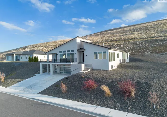 Homes for sale in Kennewick, WA | 5249 S Quincy Pl, Kennewick, WA 99337 | MLS# 291133