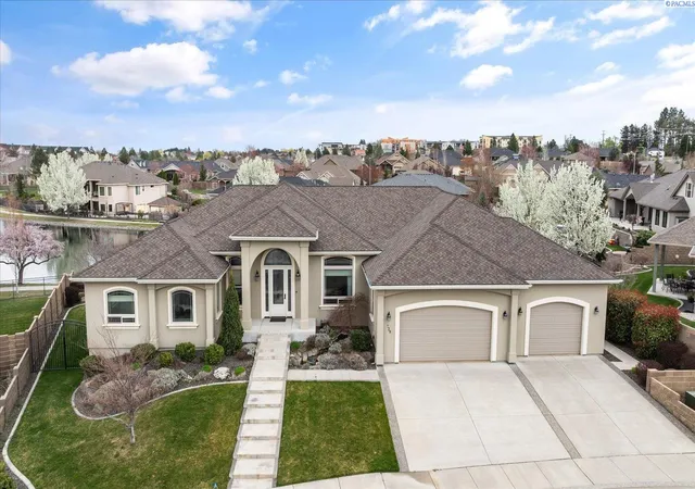 Homes for sale in Kennewick, WA | 739 S Idaho Pl, Kennewick, WA 99336 | MLS# 290244