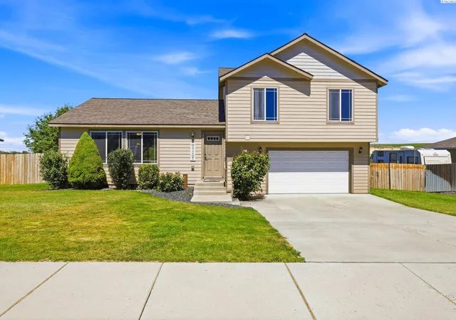 Homes for sale in Benton City, WA | 624 Botaka Loop, Benton City, WA 99320 | MLS# 293953