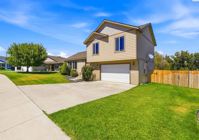 Homes for sale in Benton City, WA | 624 Botaka Loop, Benton City, WA 99320 | MLS# 293953