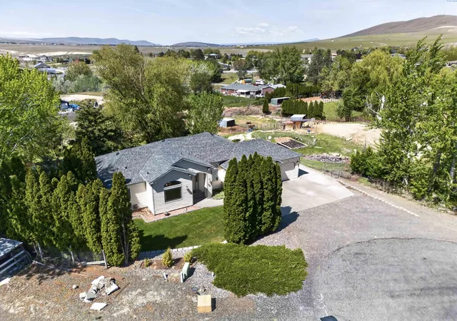 Homes for sale in Kennewick, WA | 100 S Etiwanda Ct, Kennewick, WA 99338 | MLS# 292503