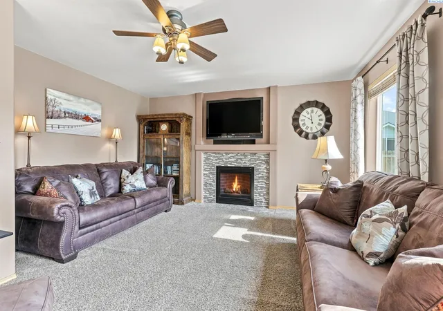 Photo 3 of Single family home for sale at 621 S Young Ct, Kennewick, WA 99336 | MLS# 295591 | Listing updated on 2026-09-16