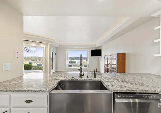 3rd image of 300 Columbia Point Dr, Richland, WA 99352 | MLS# 294446