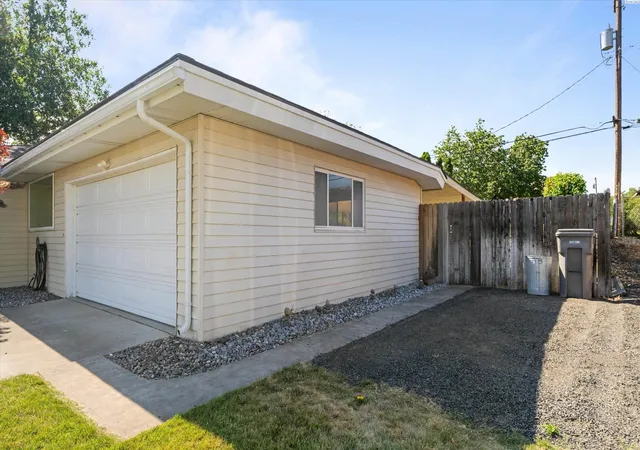 Homes for sale in Kennewick, WA | 6511 W Willamette Ave, Kennewick, WA 99336 | MLS# 294331