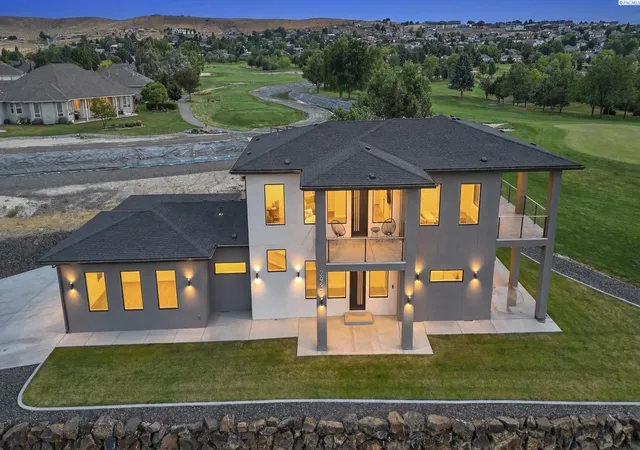 Photo 1 of Single family home for sale at 2931 W 36th Avenue, Kennewick, WA 99337 | MLS# 293548 | Listing updated on 2026-09-17