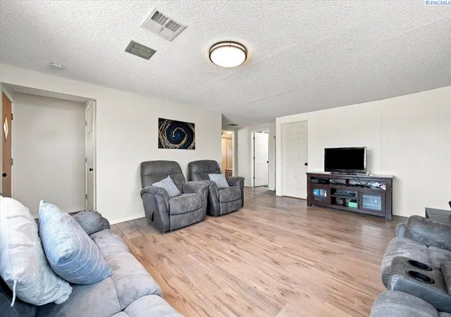 Photo 2 of Single family home for sale at 225209 E Main St, Kennewick, WA 99337 | MLS# 295949 | Listing updated on 2026-09-15