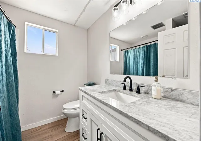 Photo 3 of Single family home for sale at 225209 E Main St, Kennewick, WA 99337 | MLS# 295949 | Listing updated on 2026-09-15
