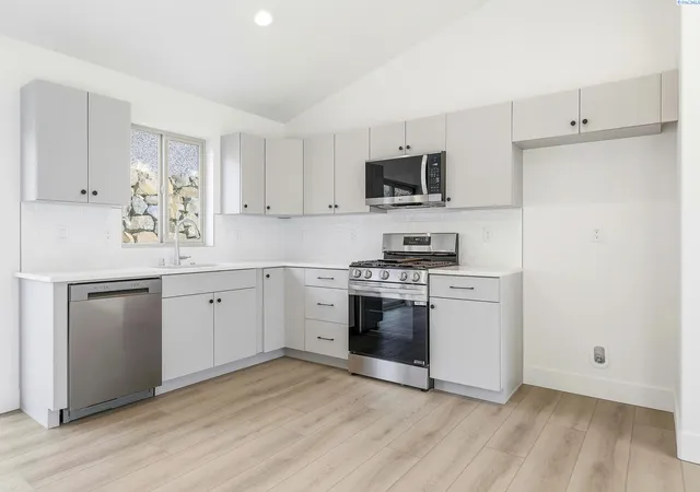 Photo 4 of Single family home for sale at 6484 W 29th Court, Kennewick, WA 99338 | MLS# 294880 | Listing updated on 2026-09-14