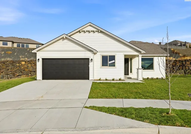 Photo 1 of Single family home for sale at 6484 W 29th Court, Kennewick, WA 99338 | MLS# 294880 | Listing updated on 2026-09-14