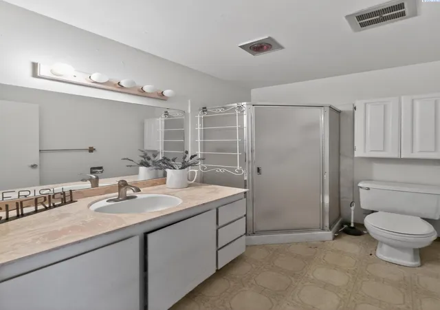 2nd image of 2401 W Canal Dr, Kennewick, WA 99336