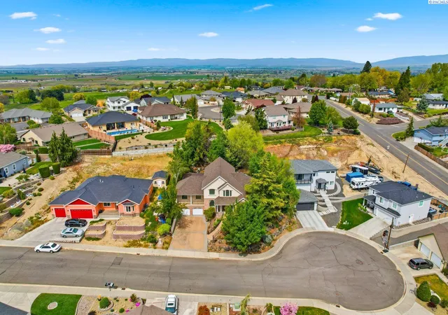 4th image of 1310 Country View Ct, Sunnyside, WA 98944 | MLS# 292353